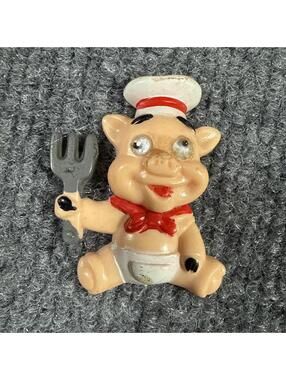 Vintage Farm Animal Chef, Pig Plastic Kitchen Magnet Googly Eyes Piglet 2 Inches